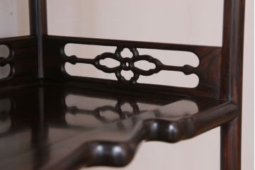 アンティーク家具　唐木・黒檀材!上品なアンティーク飾り棚(茶棚)