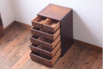 レトロ家具　昭和レトロ　古い木製のアンティーク6杯小引き出し(2)