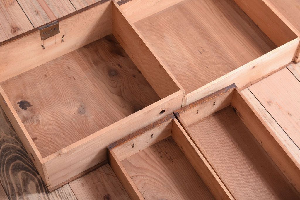 レトロ家具　昭和レトロ　古い木製のアンティーク6杯小引き出し(2)