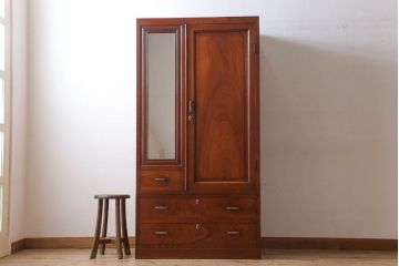 アンティーク家具　前面欅材　漆塗り　作りの良い和製アンティークワードローブ(洋服箪笥)