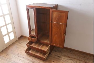 アンティーク家具　前面欅材　漆塗り　作りの良い和製アンティークワードローブ(洋服箪笥)
