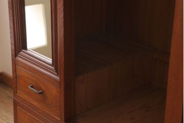 アンティーク家具　前面欅材　漆塗り　作りの良い和製アンティークワードローブ(洋服箪笥)
