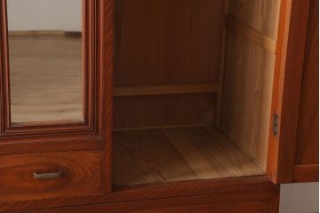 アンティーク家具　前面欅材　漆塗り　作りの良い和製アンティークワードローブ(洋服箪笥)