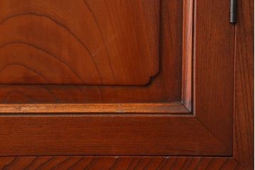 アンティーク家具　前面欅材　漆塗り　作りの良い和製アンティークワードローブ(洋服箪笥)