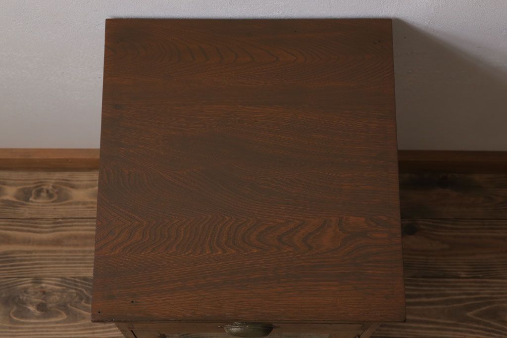 アンティーク家具　モールガラス入り!栓材製サイドテーブル(収納棚)