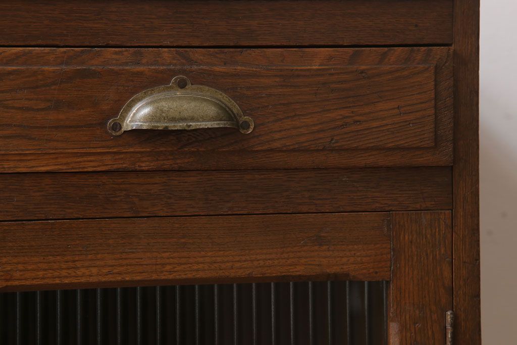 アンティーク家具　モールガラス入り!栓材製サイドテーブル(収納棚)