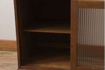 アンティーク家具　モールガラス入り!栓材製サイドテーブル(収納棚)