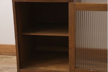 アンティーク家具　モールガラス入り!栓材製サイドテーブル(収納棚)
