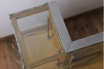 レトロ家具　アンティーク　レトロなデザイン!タバコ屋のRガラスショーケース(ガラスケース)