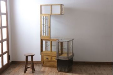 レトロ家具　アンティーク　レトロなデザイン!タバコ屋のRガラスショーケース(ガラスケース)