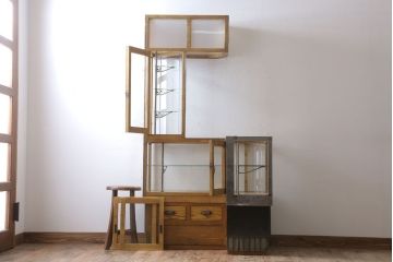 レトロ家具　アンティーク　レトロなデザイン!タバコ屋のRガラスショーケース(ガラスケース)