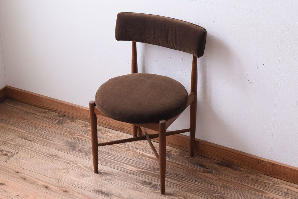 ヴィンテージ家具　北欧ビンテージ!G-PLAN(ジープラン)　お洒落なチェア(ダイニングチェア)