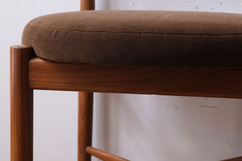 ヴィンテージ家具　北欧ビンテージ!G-PLAN(ジープラン)　お洒落なチェア(ダイニングチェア)