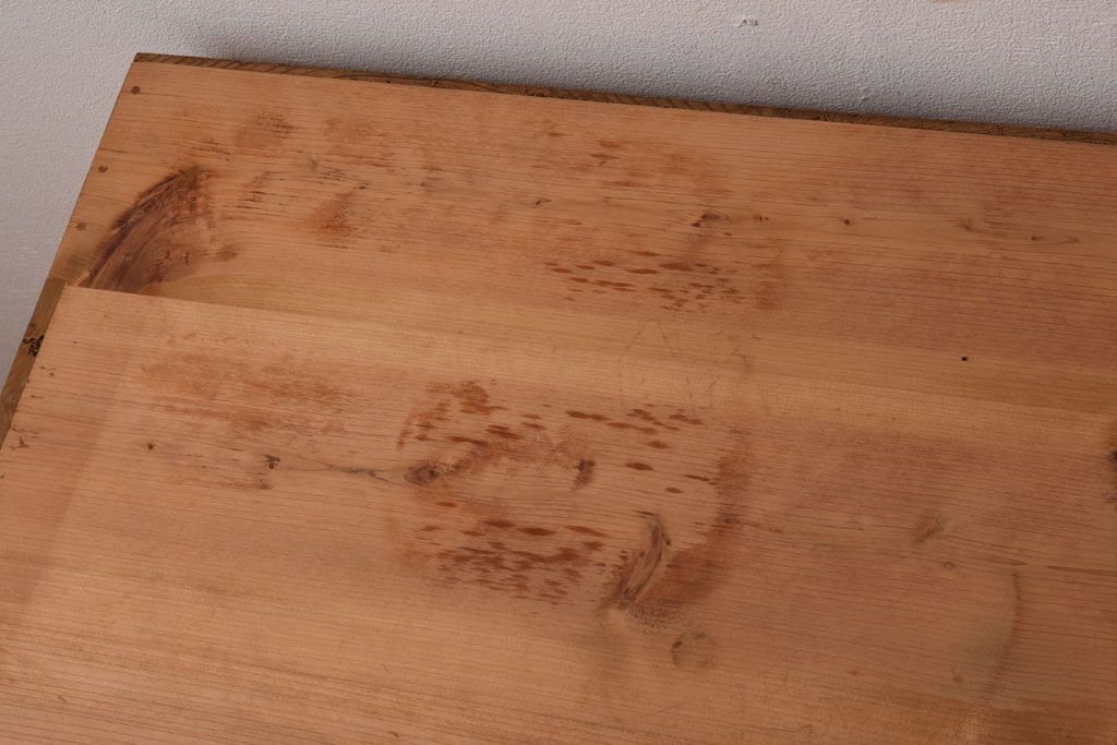 アンティーク家具　ナチュラルスタイル　モールガラス入り　和製アンティークの脚付き収納棚(戸棚)