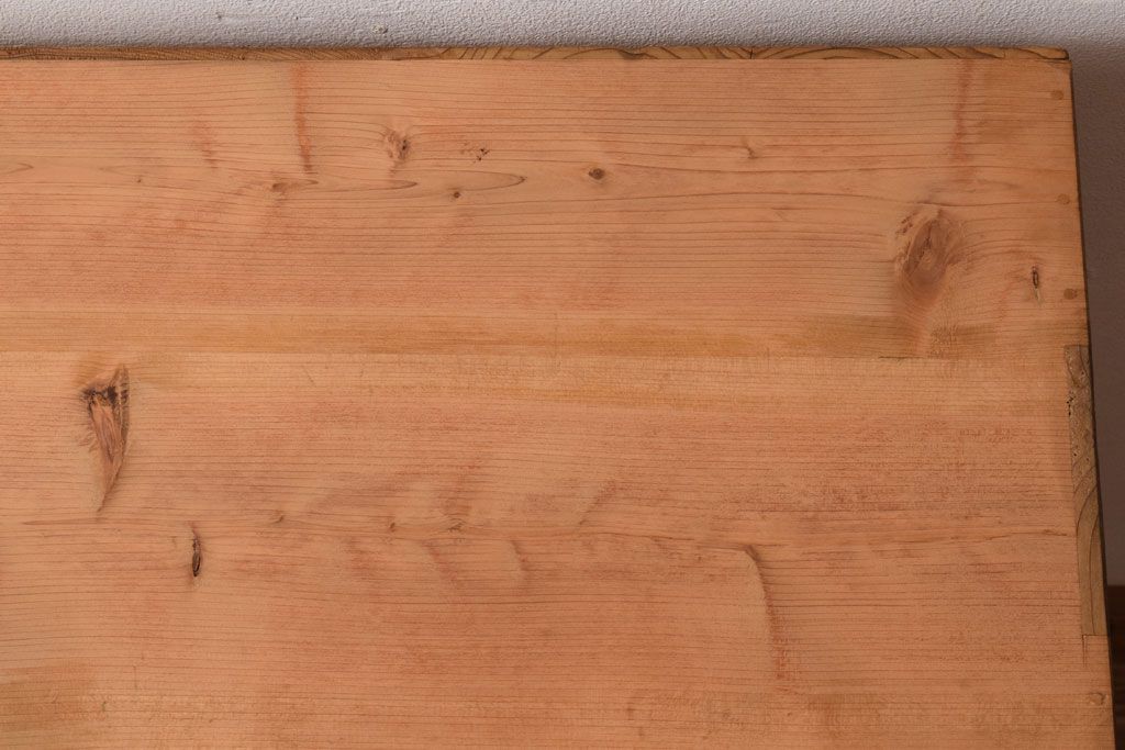 アンティーク家具　ナチュラルスタイル　モールガラス入り　和製アンティークの脚付き収納棚(戸棚)