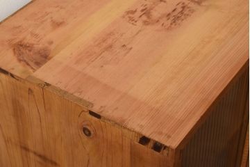 アンティーク家具　ナチュラルスタイル　モールガラス入り　和製アンティークの脚付き収納棚(戸棚)