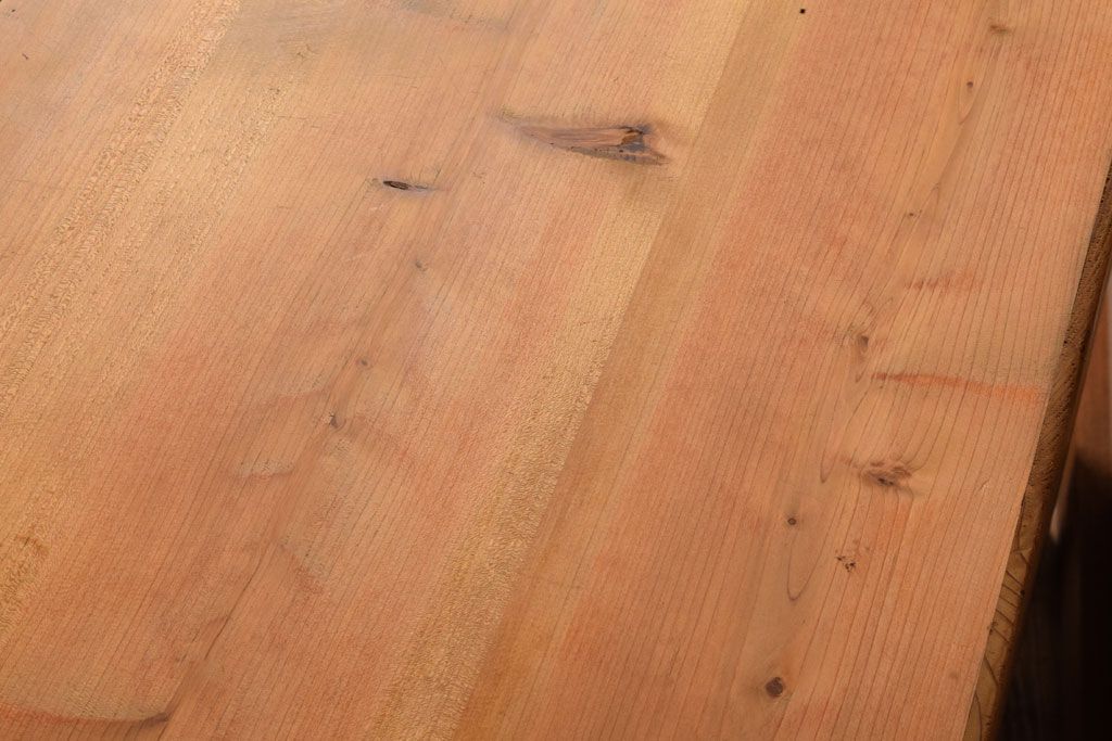 アンティーク家具　ナチュラルスタイル　モールガラス入り　和製アンティークの脚付き収納棚(戸棚)