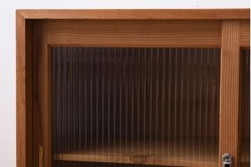 アンティーク家具　ナチュラルスタイル　モールガラス入り　和製アンティークの脚付き収納棚(戸棚)