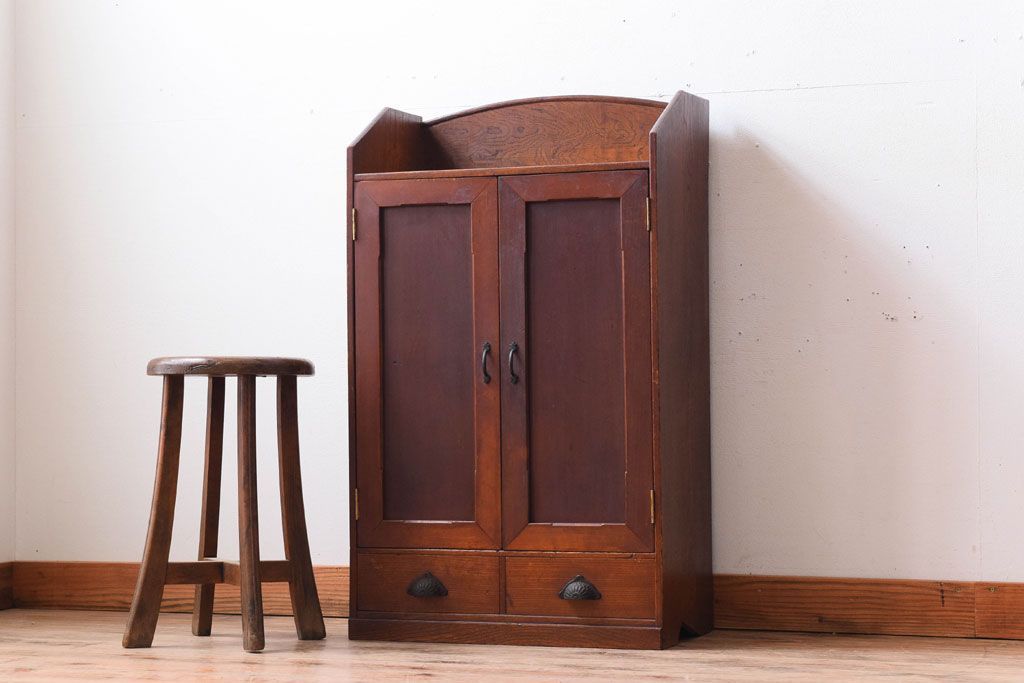 レトロ家具　レトロデザイン　古い木のアンティーク本箱