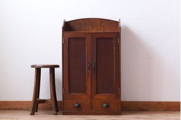 レトロ家具　レトロデザイン　古い木のアンティーク本箱