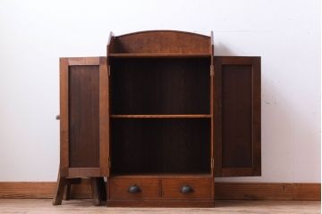 レトロ家具　レトロデザイン　古い木のアンティーク本箱