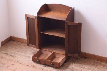 レトロ家具　レトロデザイン　古い木のアンティーク本箱