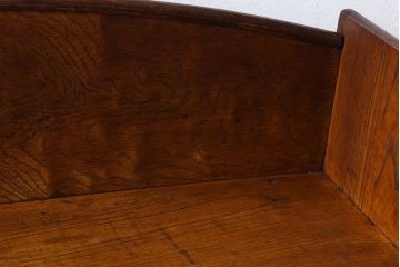 レトロ家具　レトロデザイン　古い木のアンティーク本箱