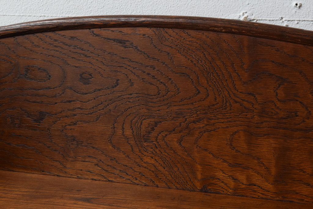 レトロ家具　レトロデザイン　古い木のアンティーク本箱