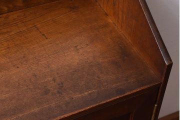 レトロ家具　レトロデザイン　古い木のアンティーク本箱