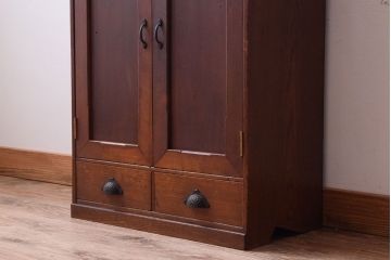 レトロ家具　レトロデザイン　古い木のアンティーク本箱