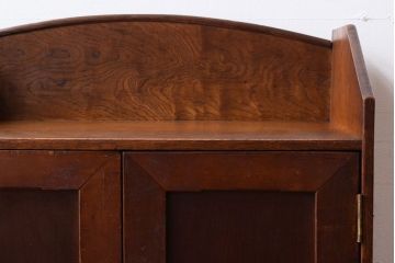 レトロ家具　レトロデザイン　古い木のアンティーク本箱