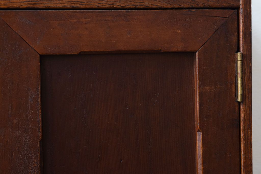 レトロ家具　レトロデザイン　古い木のアンティーク本箱