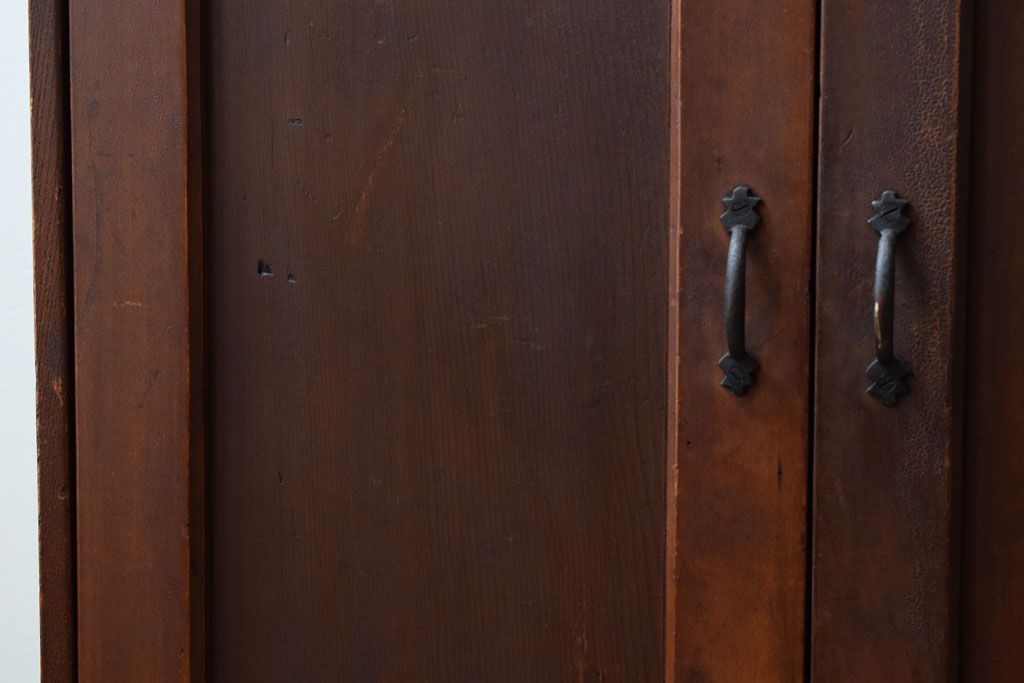 レトロ家具　レトロデザイン　古い木のアンティーク本箱