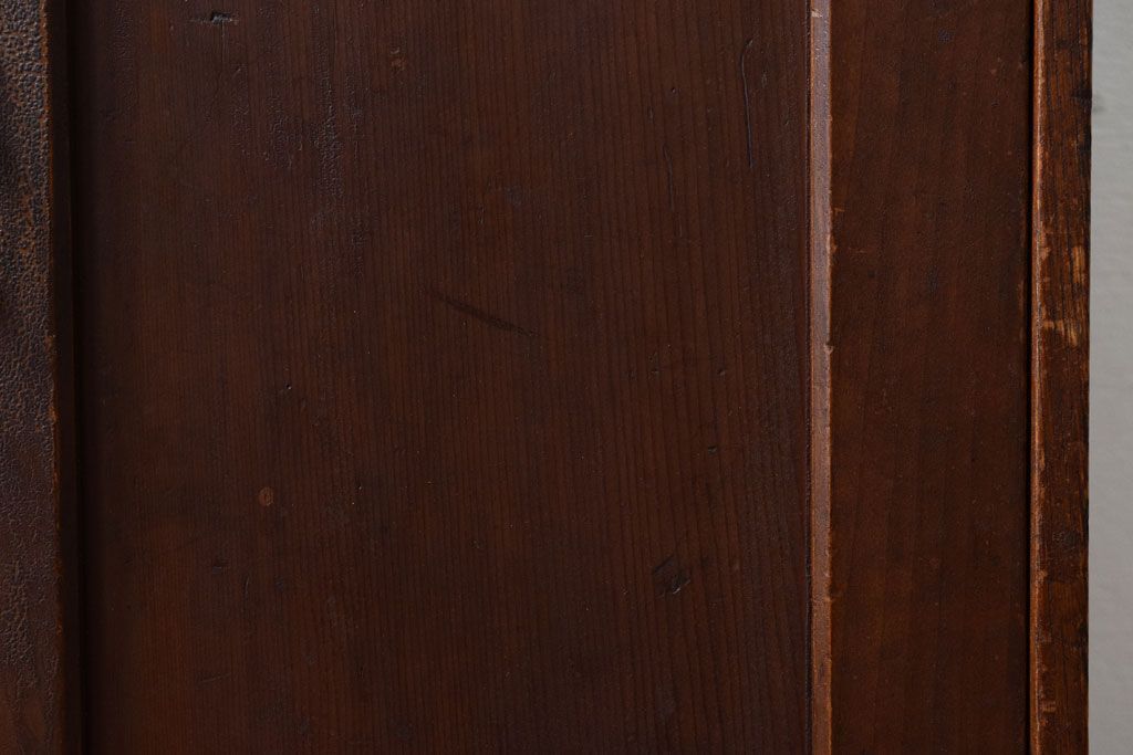 レトロ家具　レトロデザイン　古い木のアンティーク本箱