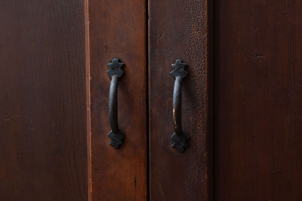 レトロ家具　レトロデザイン　古い木のアンティーク本箱