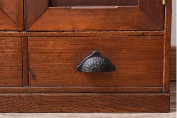 レトロ家具　レトロデザイン　古い木のアンティーク本箱