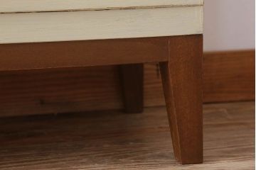 アンティーク家具　アンティークペイント　脚付き!モールガラス引き戸の小振りな食器棚