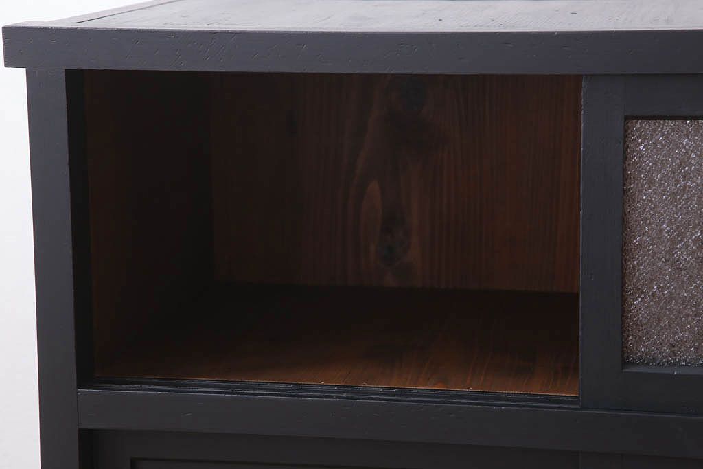 アンティーク家具　ダイヤガラス入り!脚付きのペイント収納棚