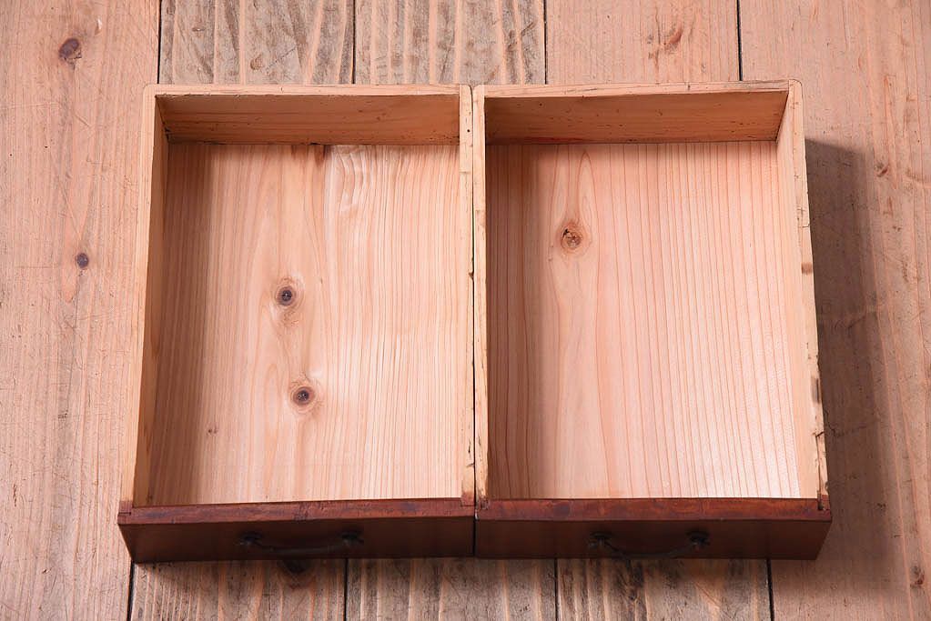 アンティーク家具　古い木製の小さなモールガラス扉収納棚