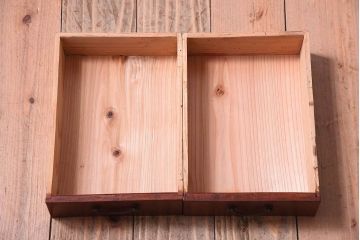 アンティーク家具　古い木製の小さなモールガラス扉収納棚