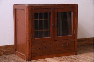 アンティーク家具　古い木製の小さなモールガラス扉収納棚