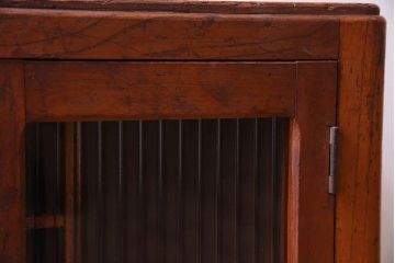 アンティーク家具　古い木製の小さなモールガラス扉収納棚