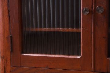 アンティーク家具　古い木製の小さなモールガラス扉収納棚