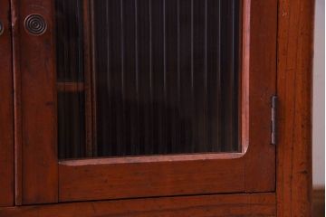 アンティーク家具　古い木製の小さなモールガラス扉収納棚