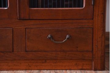 アンティーク家具　古い木製の小さなモールガラス扉収納棚