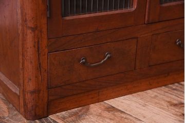 アンティーク家具　古い木製の小さなモールガラス扉収納棚