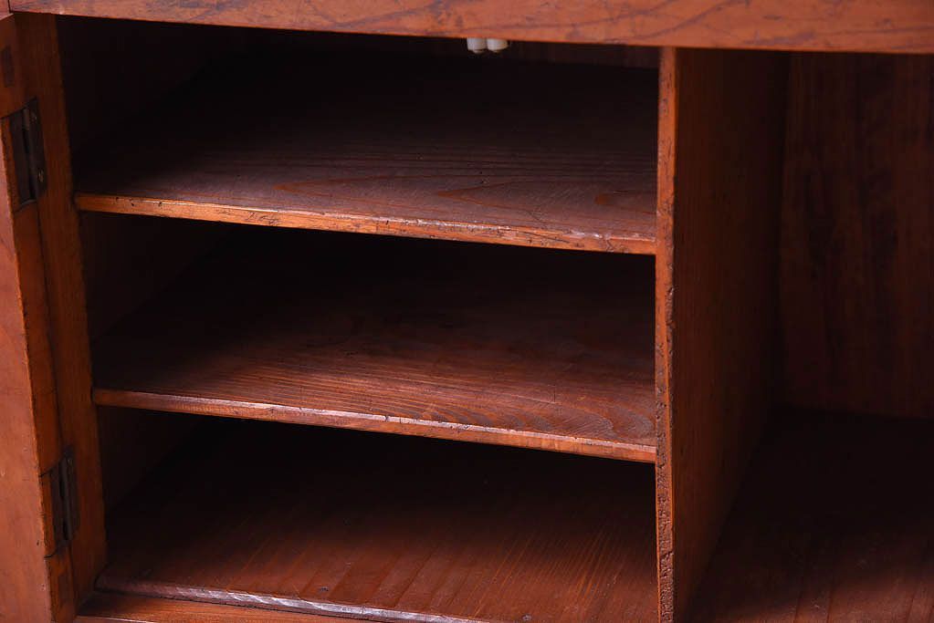 アンティーク家具　古い木製の小さなモールガラス扉収納棚