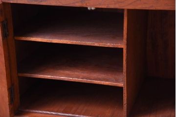 アンティーク家具　古い木製の小さなモールガラス扉収納棚