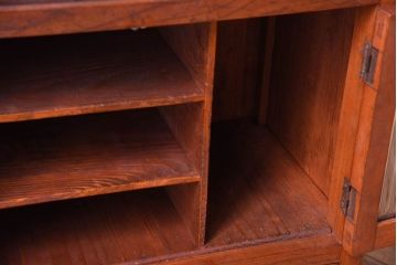 アンティーク家具　古い木製の小さなモールガラス扉収納棚