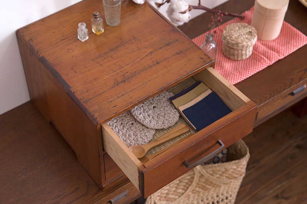 アンティーク家具　古い木製のアンティーク2杯小引き出し(1)